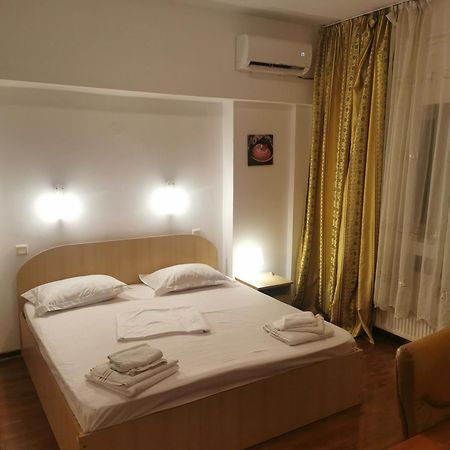 Old Center Apartament บูคาเรสต์ ภายนอก รูปภาพ