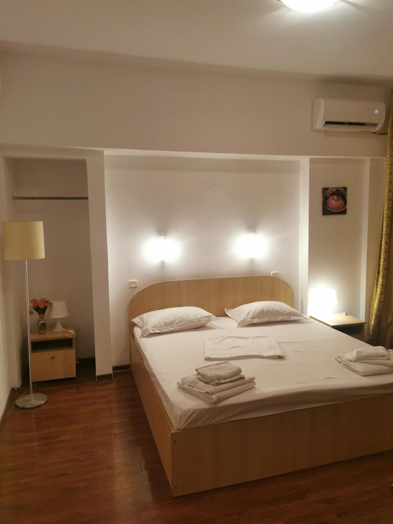 Old Center Apartament บูคาเรสต์ ภายนอก รูปภาพ