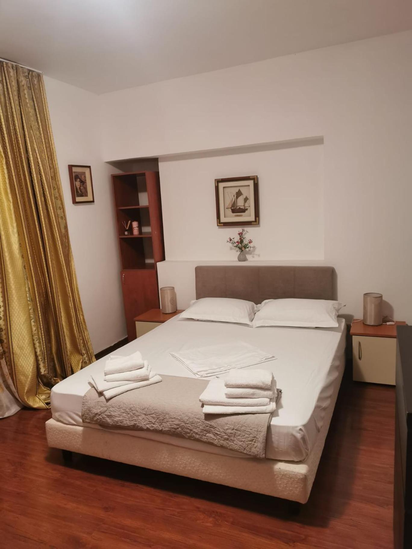 Old Center Apartament บูคาเรสต์ ภายนอก รูปภาพ