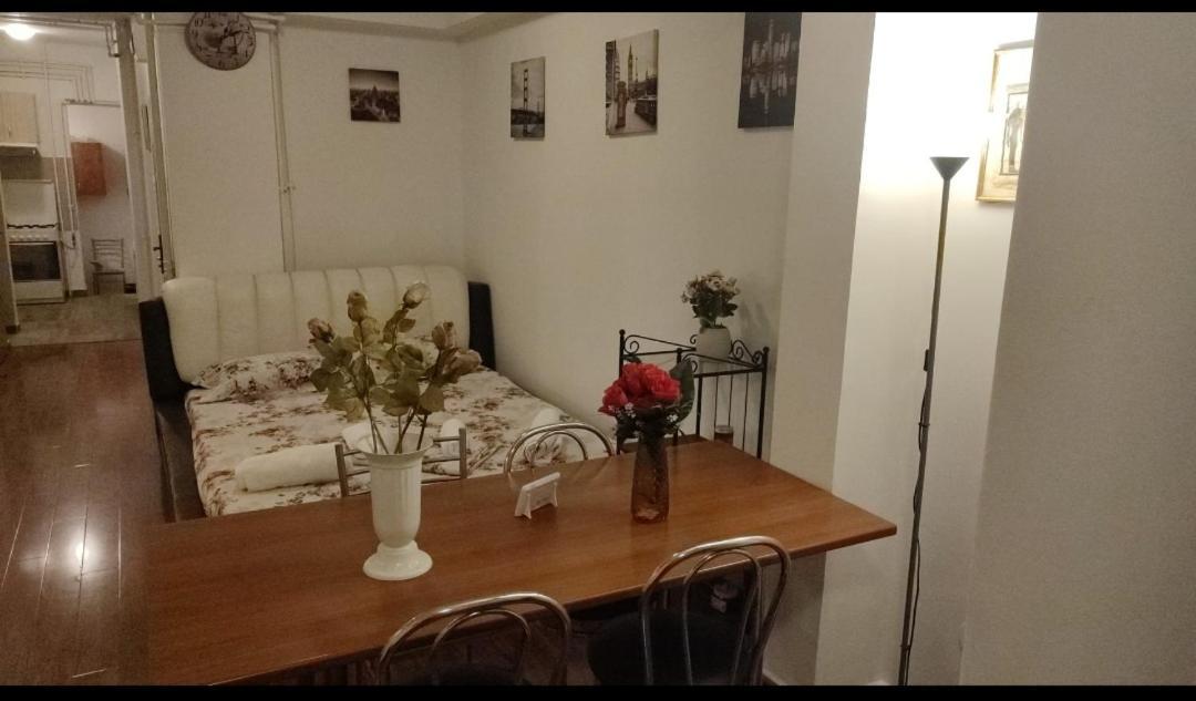Old Center Apartament บูคาเรสต์ ภายนอก รูปภาพ
